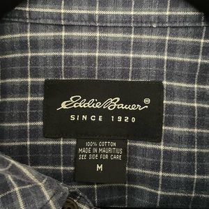 Mens size medium long sleeve button down shirt